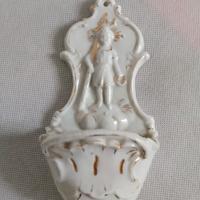 Antica acquasantiera 