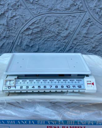 Bilancia pesa bambini e alimenti