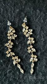 Orecchini pendenti argentati con strass 
