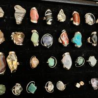 ANELLI CON PIETRE DURE