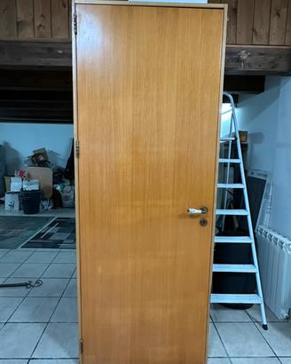 porte interne legno massello con telaio 80€ cad.