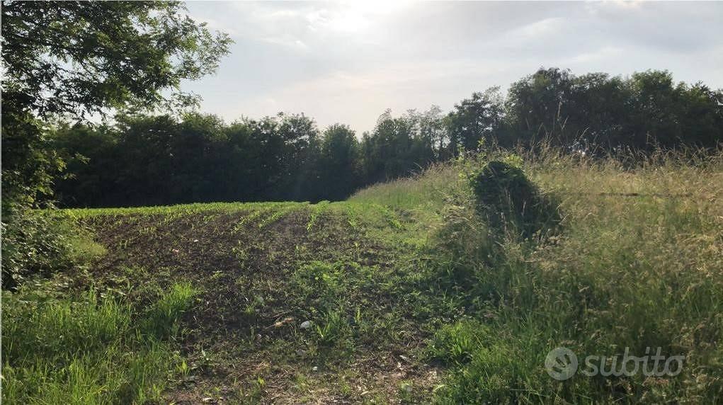 Terreno di 8880 m² a Cantù - Altro