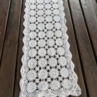 Centrino ricamato a mano di grandi dimensioni