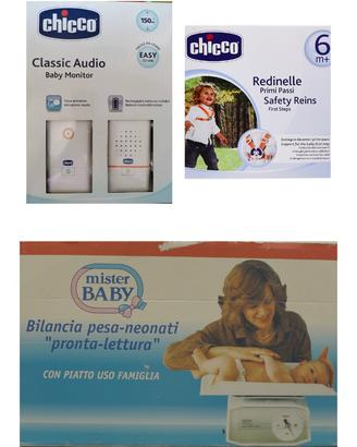 vari oggetti per neonati