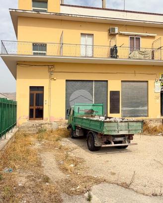2 LOCALI A MANFREDONIA