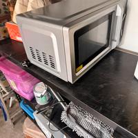 Tv, micronde, macchina dolce cafee