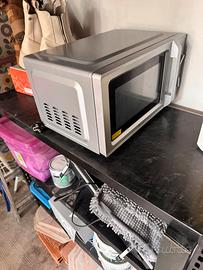 Tv, micronde, macchina dolce cafee