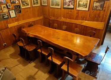 tavolo in legno e sedie  mansarda 