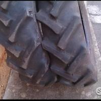 Coppia di pneumatici usati 12 4 24 pirelli