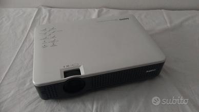 Videoproiettore sanyo per film tv karaoke pc