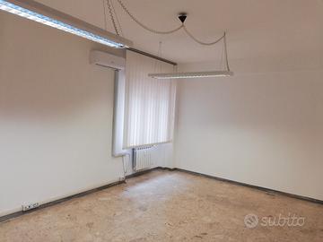 Locasi stanza uso studio - ufficio professionale