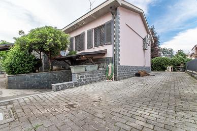 ESCLUSIVA VILLA SINGOLA CON GIARDINO E TAVERNA: LI