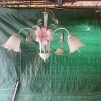 Lampadario e lampada da scrivania