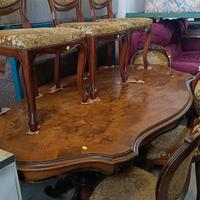 tavolo e sedie classiche