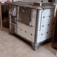 Stufa in ceramica a legna