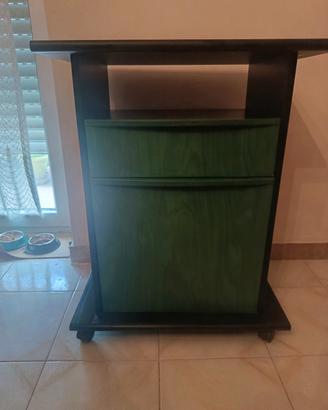 Mobiletto verde e nero