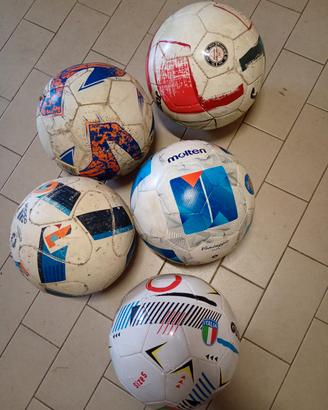 palloni da calcio in cuoio 