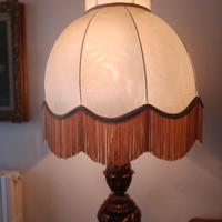 Elegante Piantana Vintage in Legno Intagliato a Ma