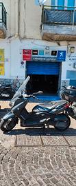 YAMAHA XMAX 250