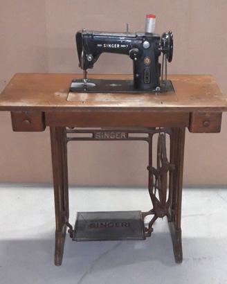 Macchina da cucire SINGER 306M a pedale con mobile