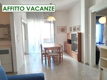 AGOSTO Trilocale vicino al mare con posto auto