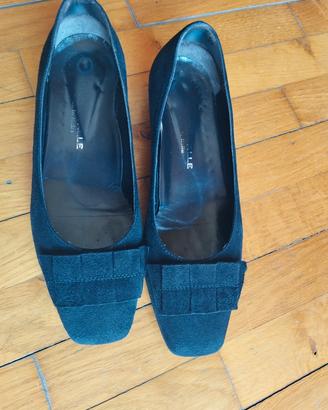 eleganti e comode décolleté in camoscio Nero