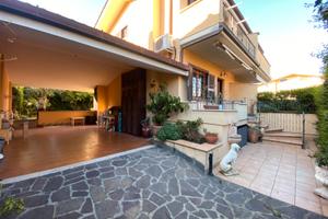 Valcanneto villetta con giardino e posto auto