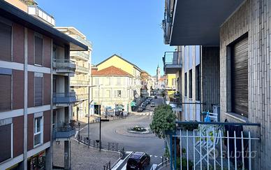 TRILOCALE IN CENTRO CON BOX