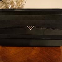 Donna Pochette nera in raso design elegante