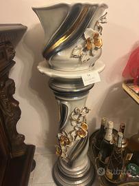 Colonnina con vaso e carrello vintage