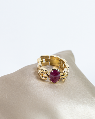 Anello in oro con pietra rossa