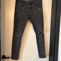 Jeans neri strappati
