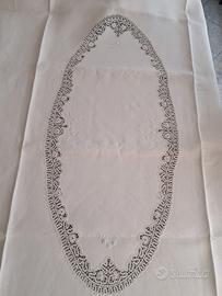 Tovaglia lino e pizzo di Cantù