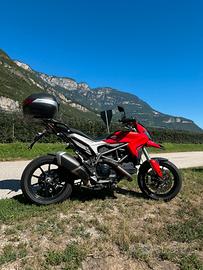 Hypermotard 821