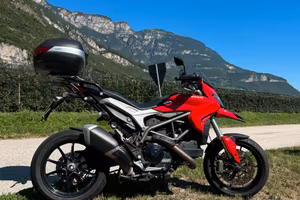 Hypermotard 821