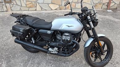 MOTO GUZZI V7 STONE 2021