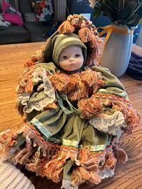 Bambola in porcellana vintage thai batik