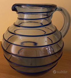 Brocca di vetro soffiata a mano