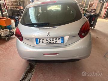 Peugetot 208