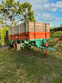 Rimorchio agricolo ribaltabile