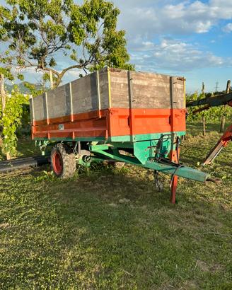 Rimorchio agricolo ribaltabile