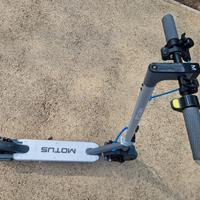 monopattino elettrico motus 8.5 lite 