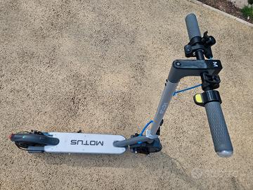 monopattino elettrico motus 8.5 lite 