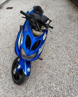 Yamaha aerox 50 valentino rossi