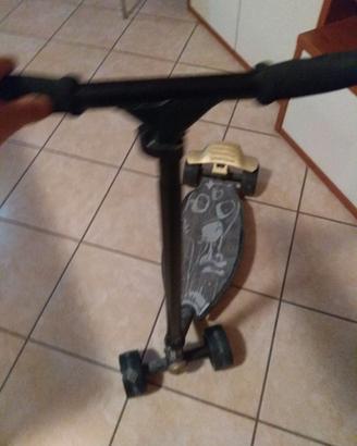 Monopattino a 4 ruote