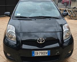 TOYOTA Yaris Anno 2010