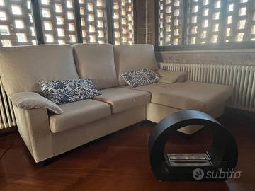 comodo DIVANO tre posti con chaise-longue