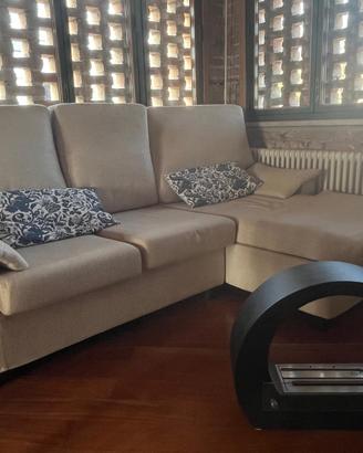 comodo DIVANO tre posti con chaise-longue