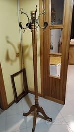 appendiabiti/uomo morto