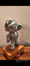 Action figure di Super Mario con chiave Inglese